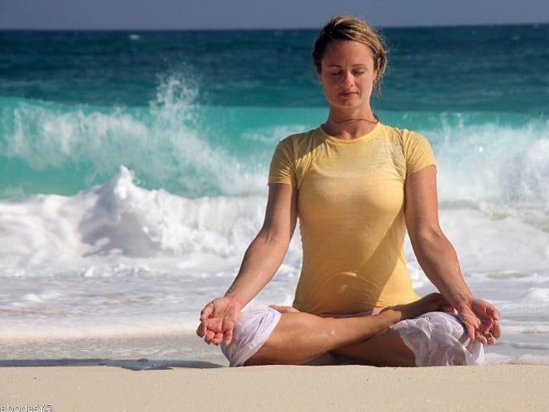 woman doing the Ujjayi Pranayama